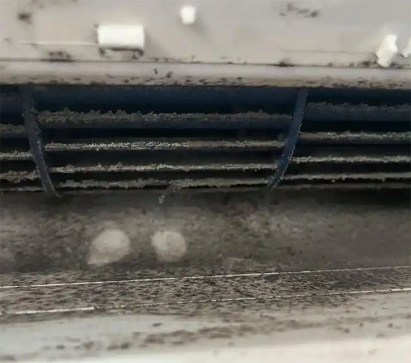 三明空调吹的风有股烧焦味是怎么回事